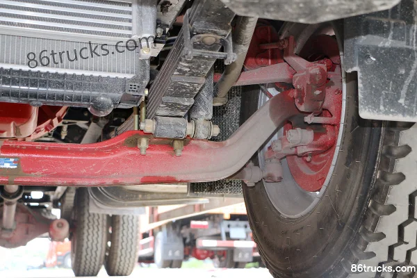 Dongfeng Duolika D9 170hp 4X2(6 wheels) 6.8m Grain Van Cargo Truck Chassis (3) | 86Trucks