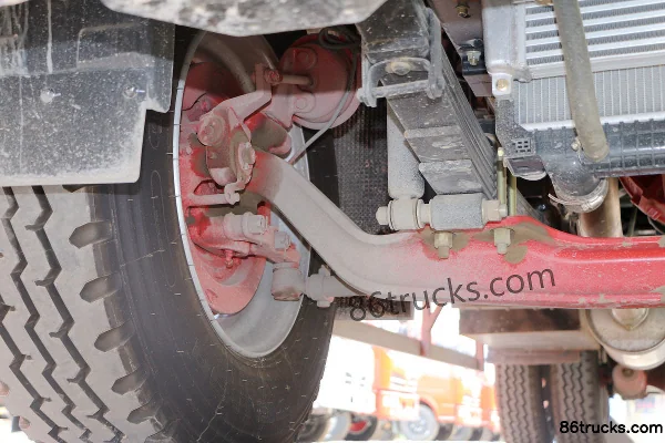 Dongfeng Duolika D9 170hp 4X2(6 wheels) 6.8m Grain Van Cargo Truck Chassis (1) | 86Trucks
