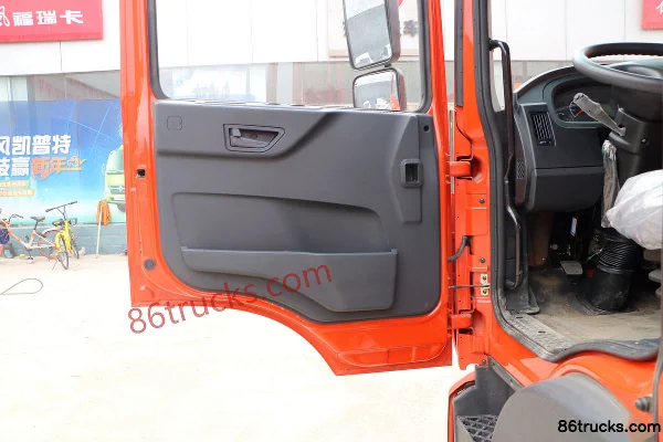 Dongfeng Dolica D9 160 hp 4X2(6 wheels) 6.8m Cargo Truck Cab (1) | 86Trucks