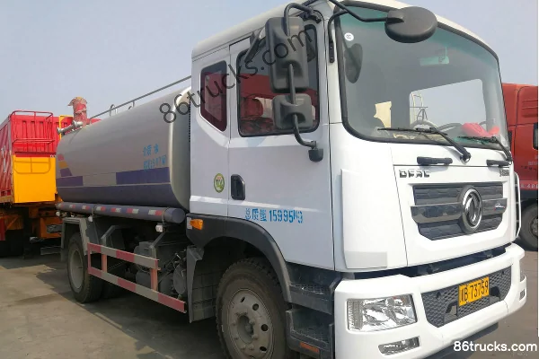 Hubei Liwei (Zhongqi Liwei) Hubei Liwei (Zhongqi Liwei) Dongfeng chassis water sprinkler truck