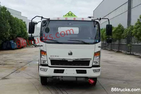 Chusheng Chusheng Sinotruk chassis fuel tanker truck