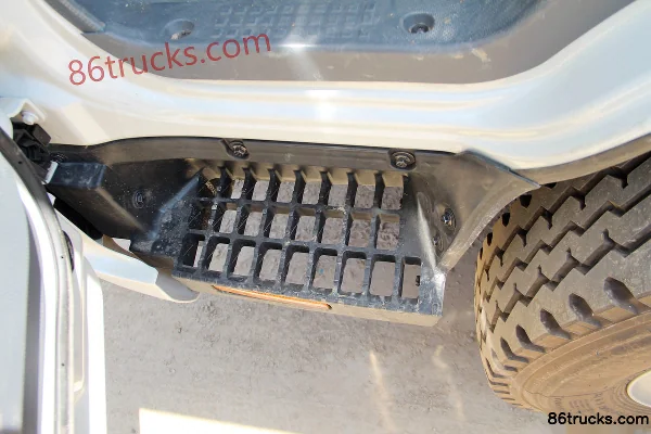 JAC Shuailing Q7 Mountain Edition 154 hp 4X2(6 wheels) 4.875m Row Half Flatbed Light Truck Cab (3) | 86Trucks