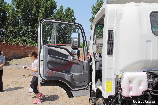 JAC Shuailing Q6 130 hp 4X2(6 wheels) 4.12m single-row van light truck Cab (1) | 86Trucks