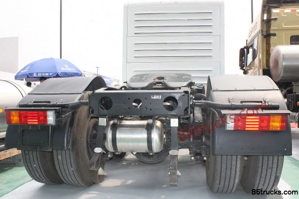 SHACMAN Delong New M3000 430 hp 6X4(10 wheels) CNG Dangerous Goods Tractor Truck (China VI) Exterior (3) | 86Trucks