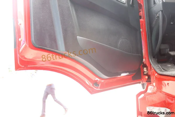 SHACMAN Delong New M3000 430 hp 6X4(10 wheels) CNG Dangerous Goods Tractor Truck (China VI) Cab (3) | 86Trucks