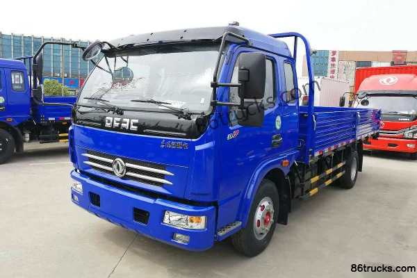 Dongfeng Duolika D7 130 hp 4X2(6 wheels) 4.8m row half panel light cargo truck Exterior (2) | 86Trucks