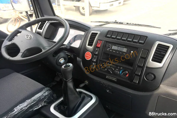 NanJun Ruiji 87hp 4X2(6 wheels) 3.92m Single Row Van Light Truck Cab (2) | 86Trucks