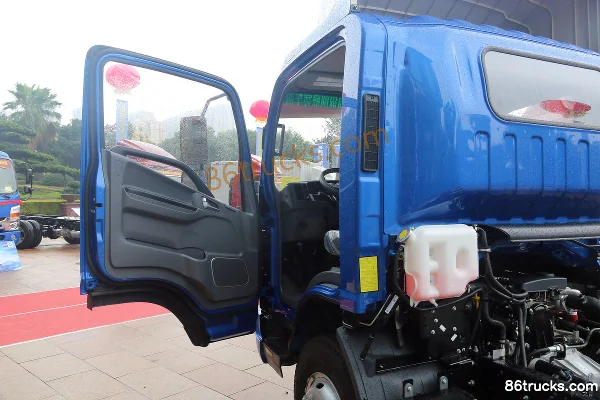 JAC Shuailing Q6 Logistics Version 152 hp 4X2(6 wheels) 4.18m Single Row Flatbed Light Truck Cab (1) | 86Trucks
