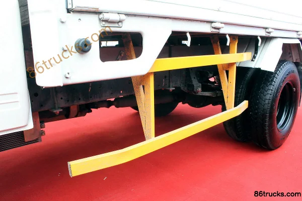JMC Kairui 116 ch 4X2(6 roues) plateau 3,3 m cabine double Châssis (2) | 86Trucks