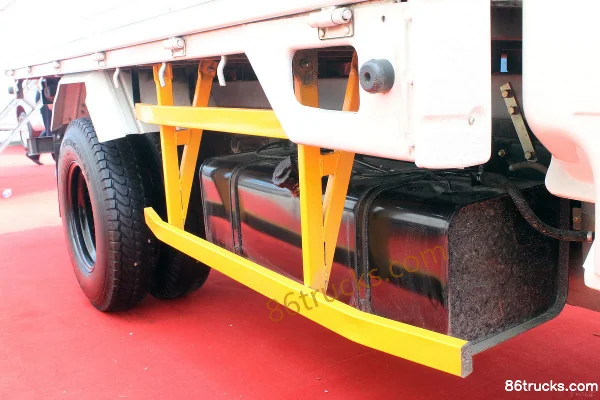 JMC Kairui 116 ch 4X2(6 roues) plateau 3,3 m cabine double Châssis (1) | 86Trucks