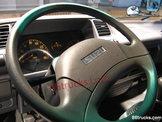 Qingling Isuzu 600P 130hp 4X2(6 wheels) 5.1m Single-row Van Cargo Truck Cab (2) | 86Trucks