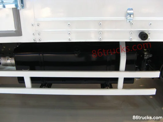 Qingling Isuzu 600P 130hp 4X2(6 wheels) 5.1m Single-row Van Cargo Truck Chassis (1) | 86Trucks