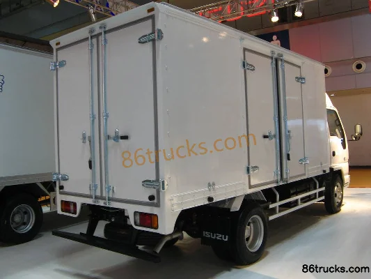 Qingling Isuzu 600P 130hp 4X2(6 wheels) 5.1m Single-row Van Cargo Truck Exterior (3) | 86Trucks