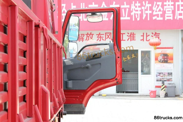 FAW Jiefang Qingdao Sailong camion moyen 140 ch 4X2(6 roues) camion porteur à ridelles 6,75 m (modèle 2010) Cabine (2) | 86Trucks