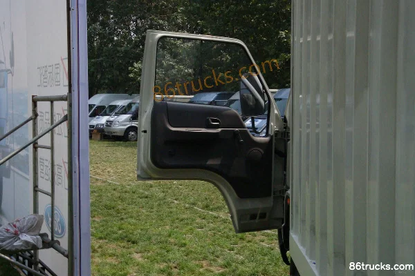 JMC Kaiwei camion moyen 156 ch 4X2(6 roues) camion porteur fourgon 6,1 m cabine avec couchette (2) | 86Trucks