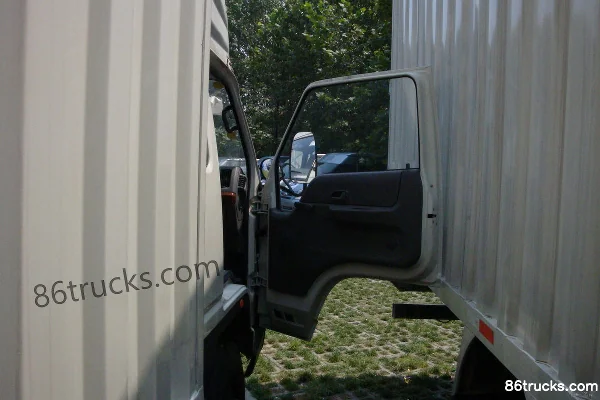 JMC Kaiwei camion moyen 156 ch 4X2(6 roues) camion porteur fourgon 6,1 m cabine avec couchette (1) | 86Trucks