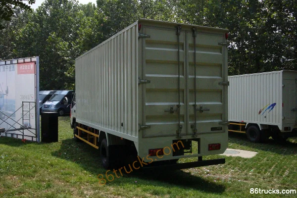 JMC Kaiwei camion moyen 156 ch 4X2(6 roues) camion porteur fourgon 6,1 m cabine avec couchette Carrosserie (1) | 86Trucks
