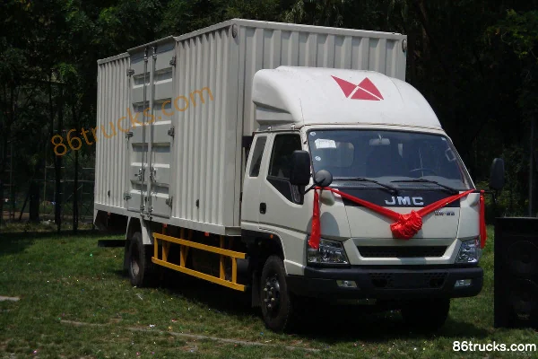 JMC Kaiwei camion moyen 156 ch 4X2(6 roues) camion porteur fourgon 6,1 m cabine avec couchette Extérieur (2) | 86Trucks