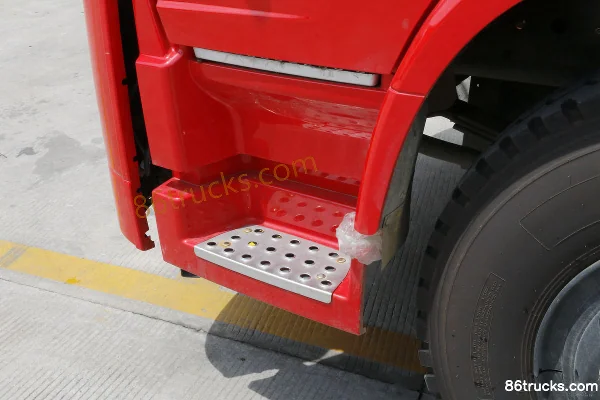 Sanhuan Shitong Haolong Luxury Edition 280hp 8X2(10 wheels) 9.6m Van Cargo Truck Cab (3) | 86Trucks