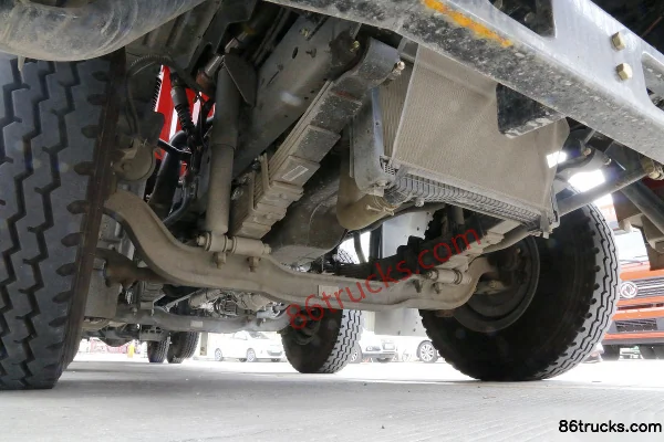 Sanhuan Shitong Haolong Luxury Edition 280hp 8X2(10 wheels) 9.6m Van Cargo Truck Chassis (3) | 86Trucks