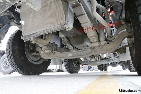 Sanhuan Shitong Haolong Luxury Edition 280hp 8X2(10 wheels) 9.6m Van Cargo Truck Chassis (2) | 86Trucks