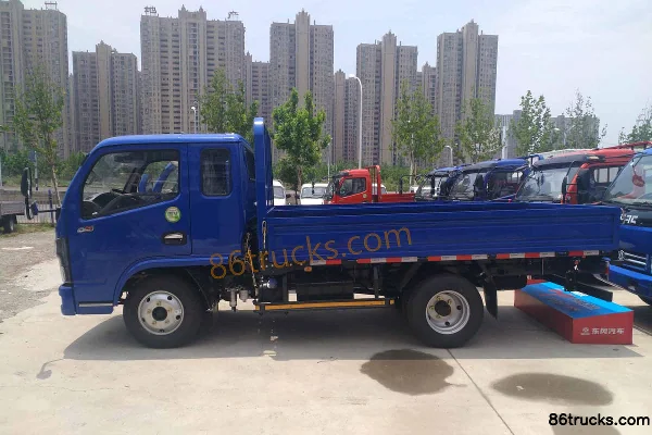 Dongfeng Duolika D5 2018 Model 88hp 4X2(6 wheels) 3.4m Semi-Row Flatbed Light Truck Exterior (3) | 86Trucks