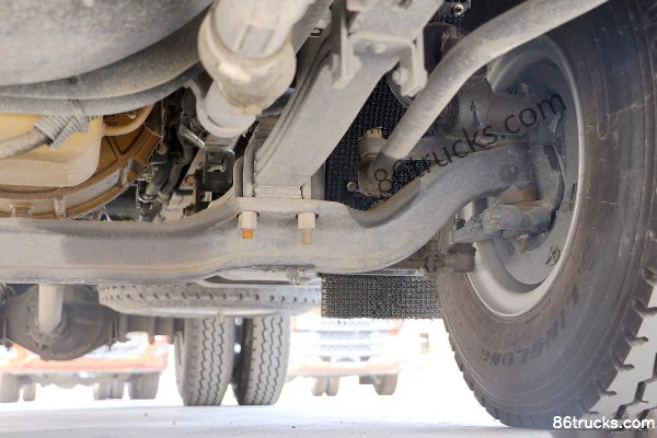 Dongfeng L3 2.5L Diesel 180 hp 4X2(6 wheels) Fast Gear 10-speed Air Brake 4.165m Single-row Cage Cargo Truck Chassis (3) | 86Trucks