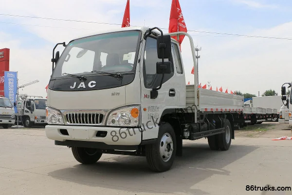 JAC Kangling 33 Wide Body 115 hp 4X2(6 wheels) 3.85m Semi-row Flatbed Light Truck (JAC 6-speed) Exterior (3) | 86Trucks