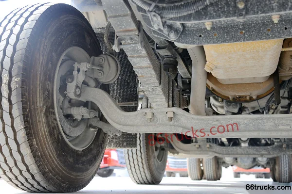 DongfengLiuqi Chenglong H5 camion lourd 350 ch 8X4(12 roues) 9,5 m camion porteur pour bétail Châssis (2) | 86Trucks