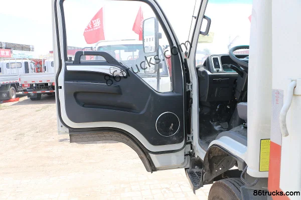 JAC Kangling 33 Wide Body 130 hp 4X2(6 wheels) 4.18m Single-row Stake Truck Cab (1) | 86Trucks