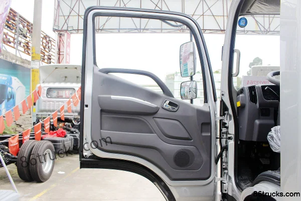 Foton Aoling New Jieyun 156hp 4X2(6 wheels) 4.18m single-row flatbed light truck Cab (3) | 86Trucks