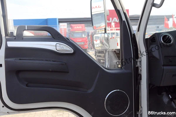 JAC Junling E6 156hp 4X2(6 wheels) 4.18m single-row stake light truck Cab (1) | 86Trucks