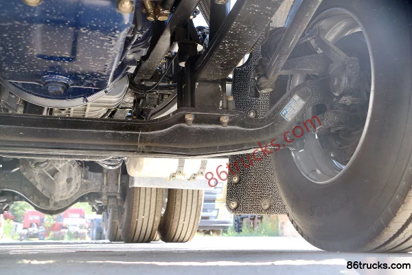 SHACMAN Delong New M3000 version légère 400 ch 6X4(10 roues) tracteur routier Châssis (3) | 86Trucks