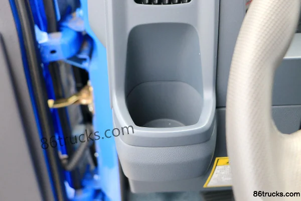 Sichuan Hyundai Ruiyue 115hp 4X2(6 wheels) 4.1m dump truck Cab (3) | 86Trucks
