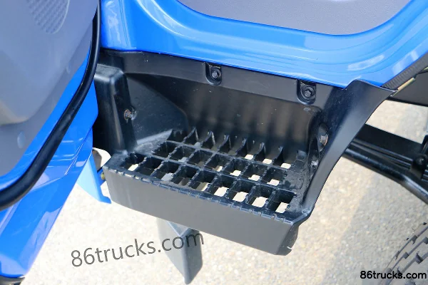 Sichuan Hyundai Ruiyue 115hp 4X2(6 wheels) 4.1m dump truck Cab (2) | 86Trucks