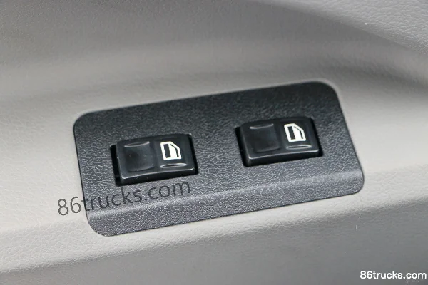 Hyundai Commercial Vehicle Ruichi 2 156 hp 4X2(6 wheels) 3.81m Crew Cab Van Light Truck (3) | 86Trucks