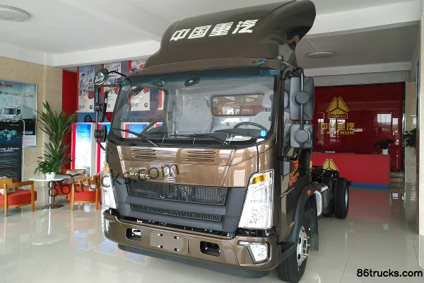Sinotruk HOWO Tongshuai 130hp 4X2(6 wheels) 4.15m Single Row Stake Truck Exterior (2) | 86Trucks
