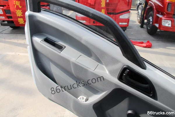Sinotruk Haoman H3 129 hp 4X2(6 wheels) Truck-Mounted Crane (Wide Body) Cab (3) | 86Trucks