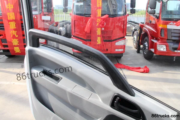 Sinotruk Haoman H3 129 hp 4X2(6 wheels) Truck-Mounted Crane (Wide Body) Cab (2) | 86Trucks