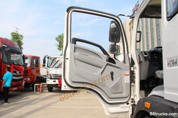 Sinotruk Haoman H3 129 hp 4X2(6 wheels) Truck-Mounted Crane (Wide Body) Cab (1) | 86Trucks