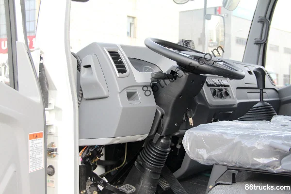 Sinotruk Haoman H3 116hp 4X2(6 wheels) 4.1m Single Row Refrigerated Truck Cab (3) | 86Trucks