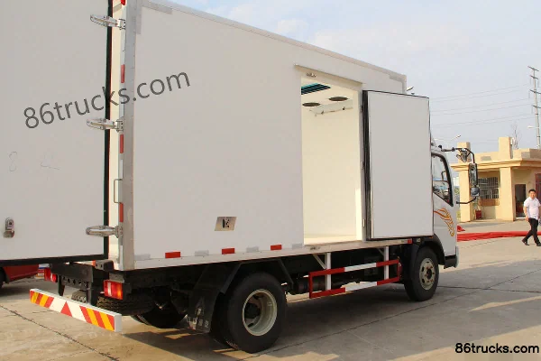 Sinotruk Haoman H3 116hp 4X2(6 wheels) 4.1m Single Row Refrigerated Truck Body (3) | 86Trucks
