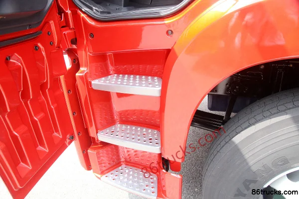 FAW Jiefang Qingdao JH6 poids lourd 400 ch 6X4(10 roues) tracteur routier LNG (pont arrière 435) Cabine (2) | 86Trucks