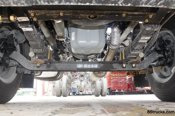 FAW Jiefang New J6L Medium Truck 180hp 4X2(6 wheels) 7.7m Van Cargo Truck (China VI) Chassis (2) | 86Trucks