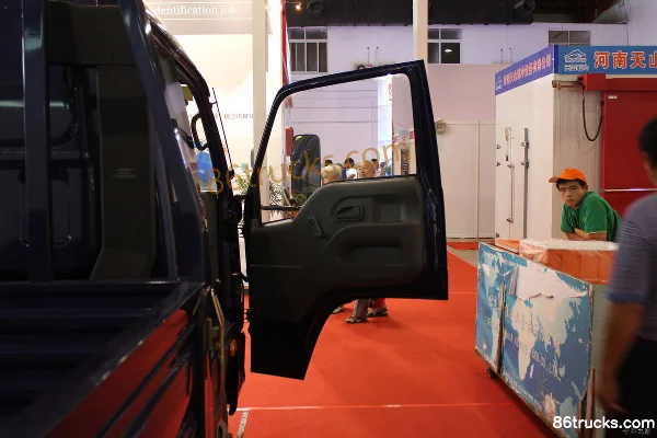 GAC Gonow Xingfu 80 hp 4X2(6 wheels) 3.8m crew-cab flatbed mini truck (2) | 86Trucks