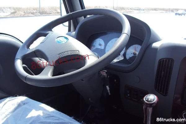 GAC Gonow Xingfu 80 hp 4X2(6 wheels) 4m single-row flatbed mini truck Cab (1) | 86Trucks