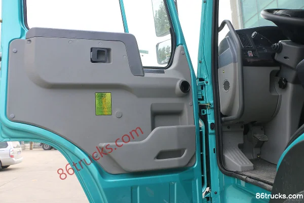 Sinotruk HOWO Heavy Truck 340 hp 6X4(10 wheels) 5.6m Eco Dump Truck Cab (1) | 86Trucks