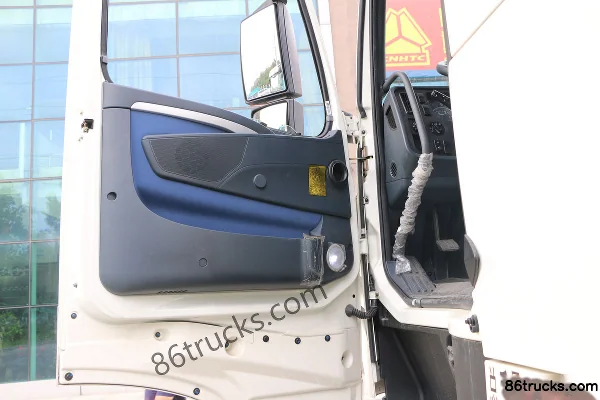 Sinotruk HOWO T7H Heavy Truck 540 hp 6X4(10 wheels) Tractor Truck Cab (1) | 86Trucks