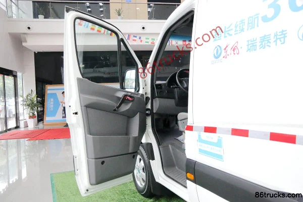 Dongfeng EM30-RTT camion de transport fourgon électrique pur 5,4 m 65,5 kWh Cabine (1) | 86Trucks