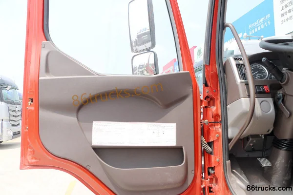 Dongfeng Liuqi New Chenglong M3 200 hp 4X2(6 wheels) 6.8m Flatbed Cargo Truck (WLY 9-speed) Cab (1) | 86Trucks